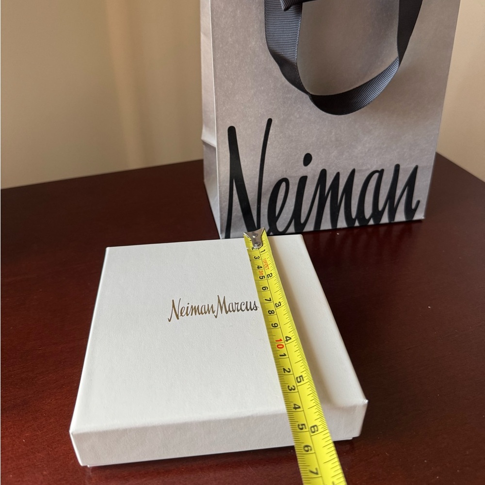 New Neiman Marcus gift box and bag set - Picture 3 of 5